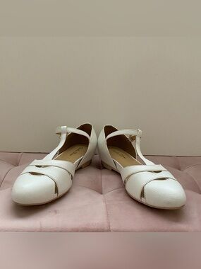 Vintage White Flat Charlie Stone shoes (Size:38)